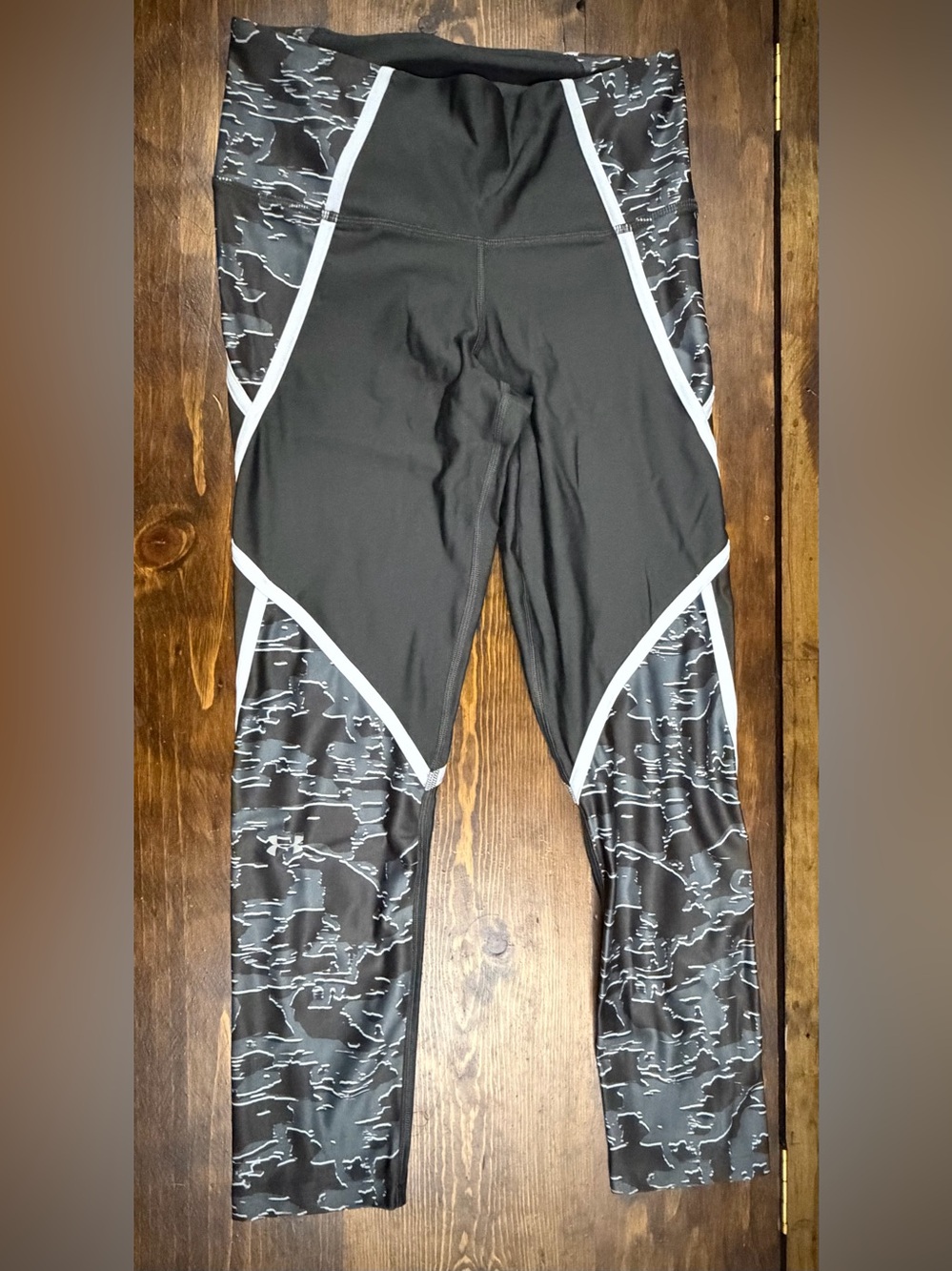 Under Armour Women’s Heat Gear Black & White Leggings